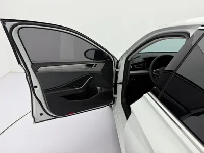Volkswagen Sagitar 2022, 43000 км, за 16009.11 USD - фото 20
