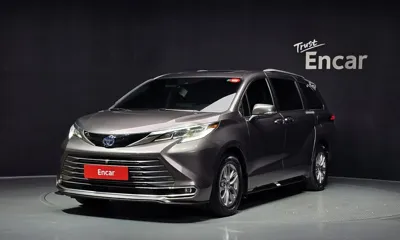 Toyota Sienna · 2022 год
