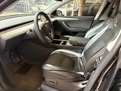 Tesla Model Y 2025, 20000 км, за 26470.79 USD