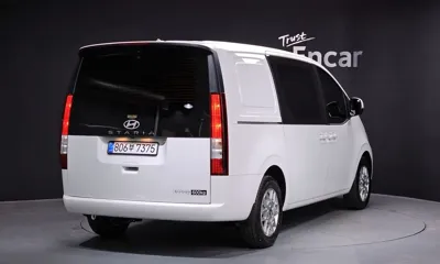 Hyundai Staria 2025, 10946 км, за 21351.15 USD