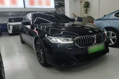 BMW 5 Series New Energy 2022, 63300 км, за 32639 USD