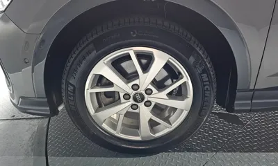 Audi Q3 2024, 33259 км, за 25272.42 USD
