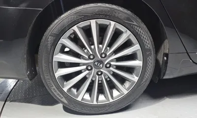 Kia K7 2017, 96182 км, за 7687.3 USD