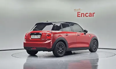 MINI Cooper 2018, 103211 км, за 6091.14 USD