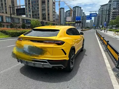 Lamborghini Urus 2019, 9000 км, за 306056.46 USD