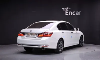 Honda Accord 2017, 127149 км, за 6955.73 USD