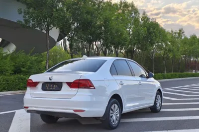 Volkswagen Santana 2021, 37700 км, за 8714 USD