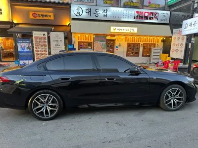 BMW 5-Series 2025, 5000 км, за 40954.29 USD - фото 3