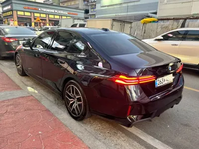 BMW 5-Series 2025, 5000 км, за 40954.29 USD - фото 4