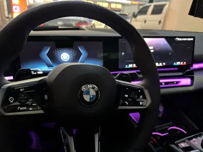 BMW 5-Series 2025, 5000 км, за 40954.29 USD - фото 9