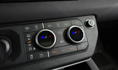 Land Rover Defender 2022, 56264 км, за 44820.87 USD - фото 31
