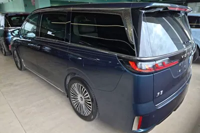 Voyah Dream 2025, 11600 км, за 39128 USD