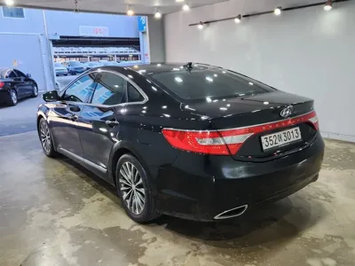 Hyundai Grandeur 2014, 165000 км, за 3413.42 USD