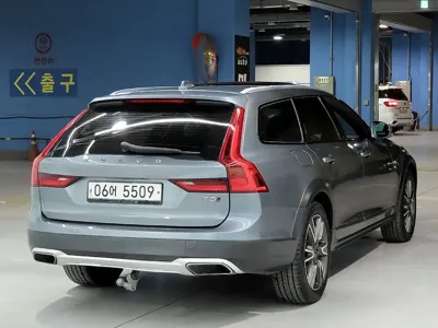 Volvo V90 2018, 160449 км, за 15130.49 USD