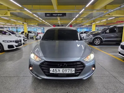 Hyundai Avante 2016, 90914 км, за 6544.16 USD