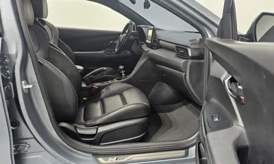 Hyundai Veloster 2019, 88263 км, за 10043.32 USD - фото 10