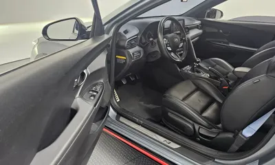 Hyundai Veloster 2019, 88263 км, за 10043.32 USD - фото 11