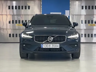 Volvo V60 2024, 18210 км, за 30523.83 USD