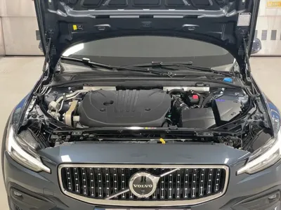 Volvo V60 2024, 18210 км, за 30523.83 USD - фото 6