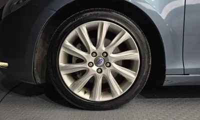 Volvo V40 2014, 301101 км, за 2240.88 USD