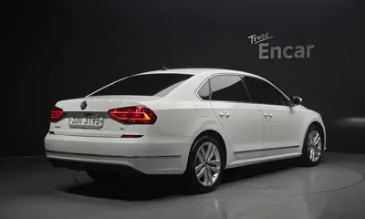 Volkswagen Passat 2018, 113915 км, за 5288.21 USD