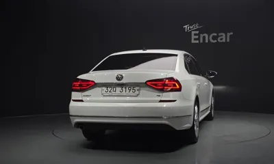 Volkswagen Passat 2018, 113915 км, за 5288.21 USD