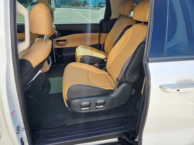 Kia Canival 2023, 52000 км, за 9809.63 USD - фото 9