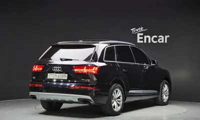 Audi Q7 2019, 152352 км, за 15196.56 USD