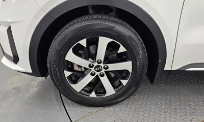 Kia Sorento 2021, 67033 км, за 15601.63 USD