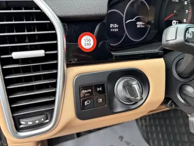 Porsche Cayenne 2021, 49000 км, за 71511.27 USD - фото 20