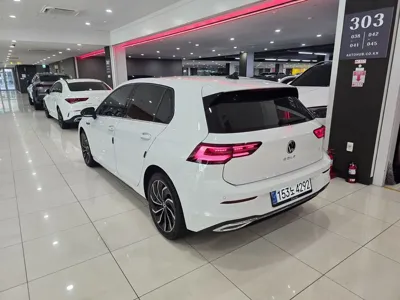 Volkswagen Golf 2023, 51044 км, за 24391.87 USD