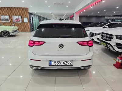 Volkswagen Golf 2023, 51044 км, за 24391.87 USD