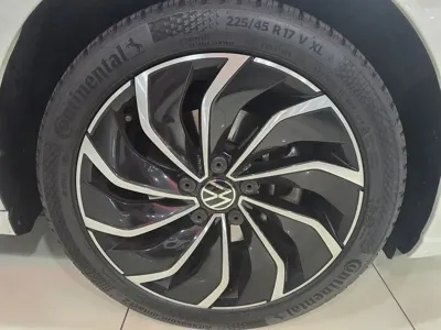 Volkswagen Golf 2023, 51044 км, за 24391.87 USD