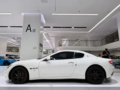 Maserati GranTurismo 2016, 50000 км, за 24530.96 USD