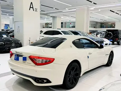 Maserati GranTurismo 2016, 50000 км, за 24530.96 USD