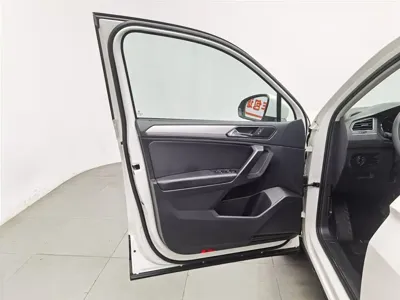 Volkswagen Tiguan L 2021, 157400 км, за 9093.41 USD - фото 8