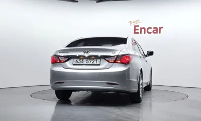 Hyundai Sonata 2014, 116224 км, за 3230.92 USD
