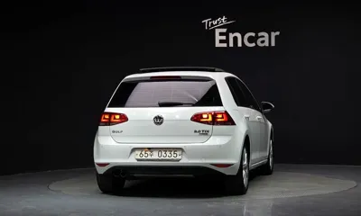 Volkswagen Golf 2016, 62566 км, за 8533.54 USD