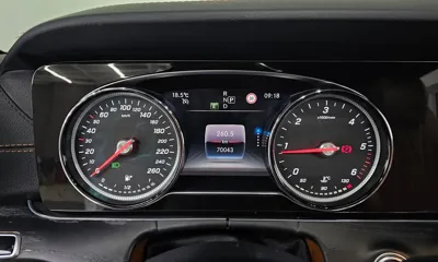Mercedes-Benz E-Class 2019, 70043 км, за 20283.58 USD - фото 8