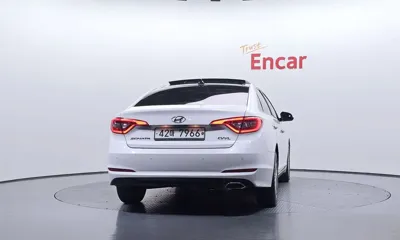 Hyundai Sonata 2015, 123976 км, за 6761.19 USD