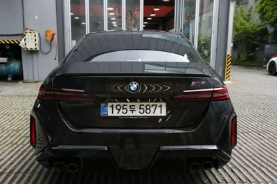 BMW M5 2026, 1348 км, за 117012.24 USD
