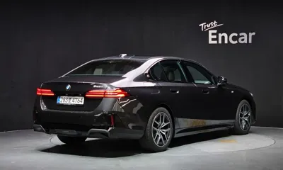 BMW 5-Series 2025, 9903 км, за 44222.66 USD