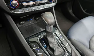 Hyundai Ioniq 2016, 149755 км, за 5905.15 USD - фото 9