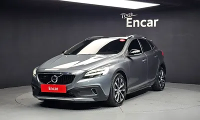 Volvo V40 · 2019 год