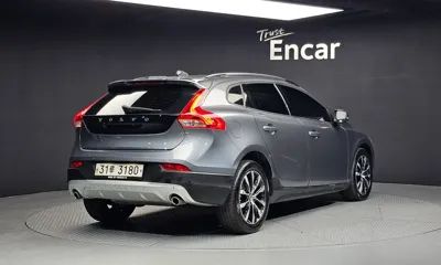 Volvo V40 2019, 55048 км, за 8920.84 USD