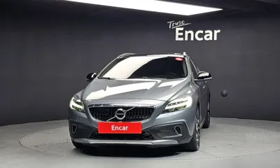 Volvo V40 2019, 55048 км, за 8920.84 USD