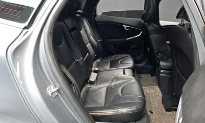 Volvo V40 2019, 55048 км, за 8920.84 USD - фото 12