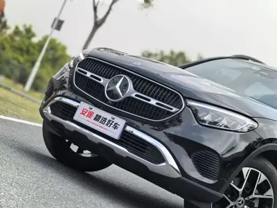 Mercedes-Benz GLC 2024, 27000 км, за 32250.49 USD