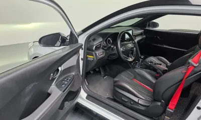 Hyundai Veloster 2018, 85781 км, за 7741.35 USD - фото 10