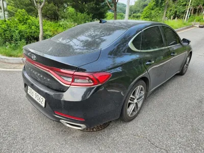 Hyundai Grandeur 2018, 73769 км, за 10553.75 USD
